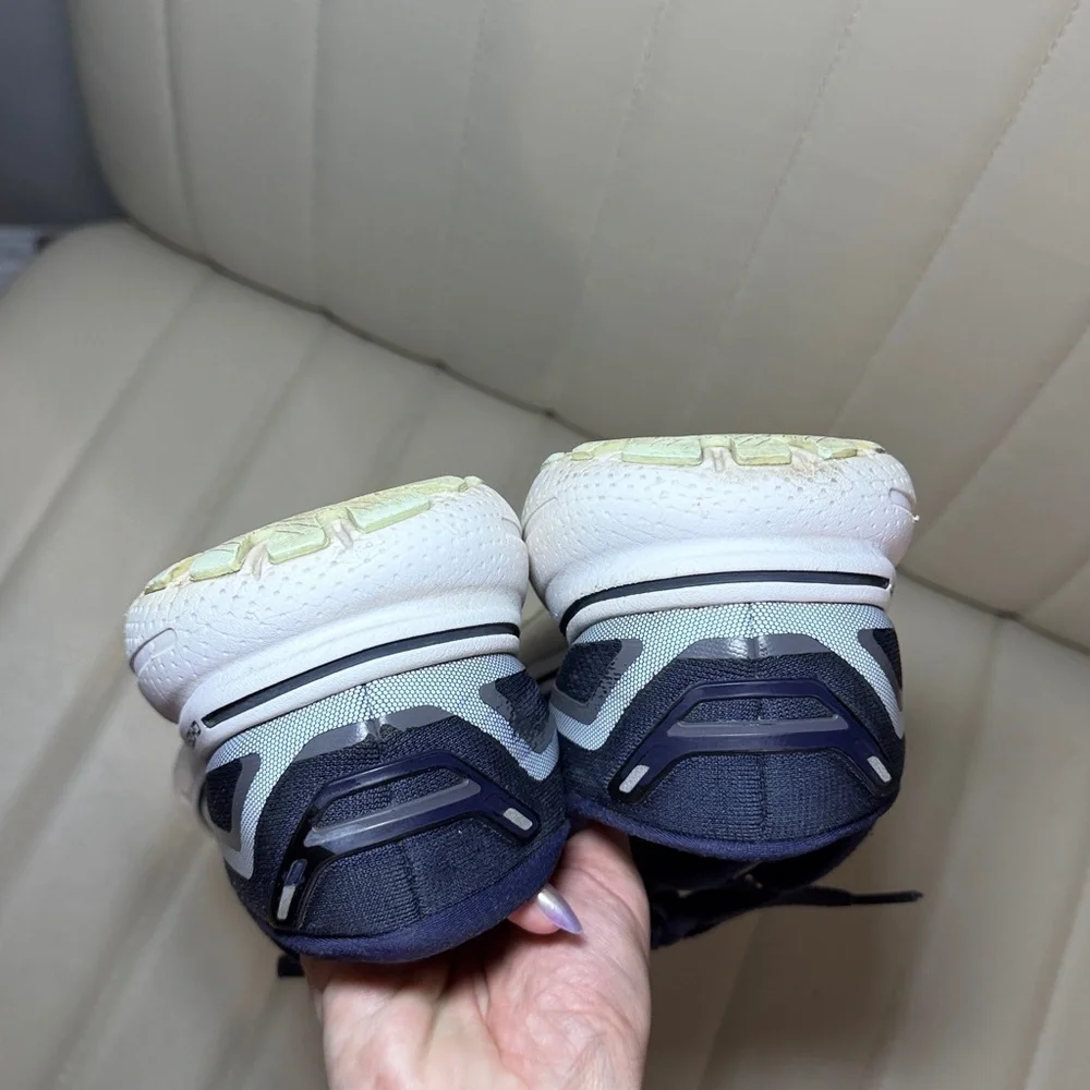 Brooks athletic running